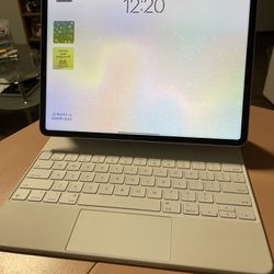 iPad Pro 12.9” + Magic Keyboard