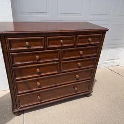 Ethan Allen 9 Drawer Chest