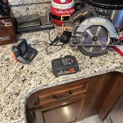 Ridgid R8653 18V Cordless 7-1/4" Circular Saw With Charger And Battery 