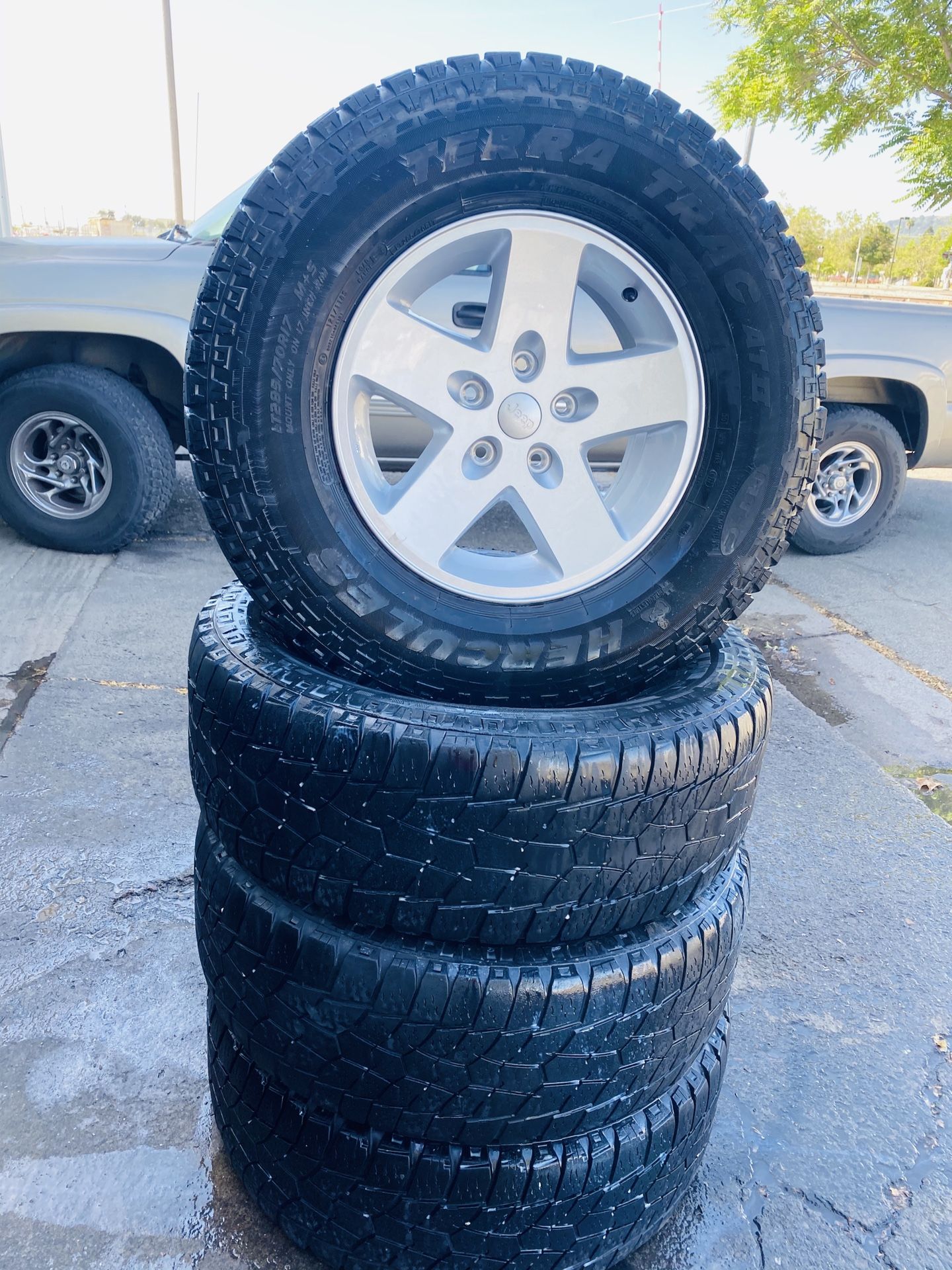 Jeep Wrangler 17” wheels & tires