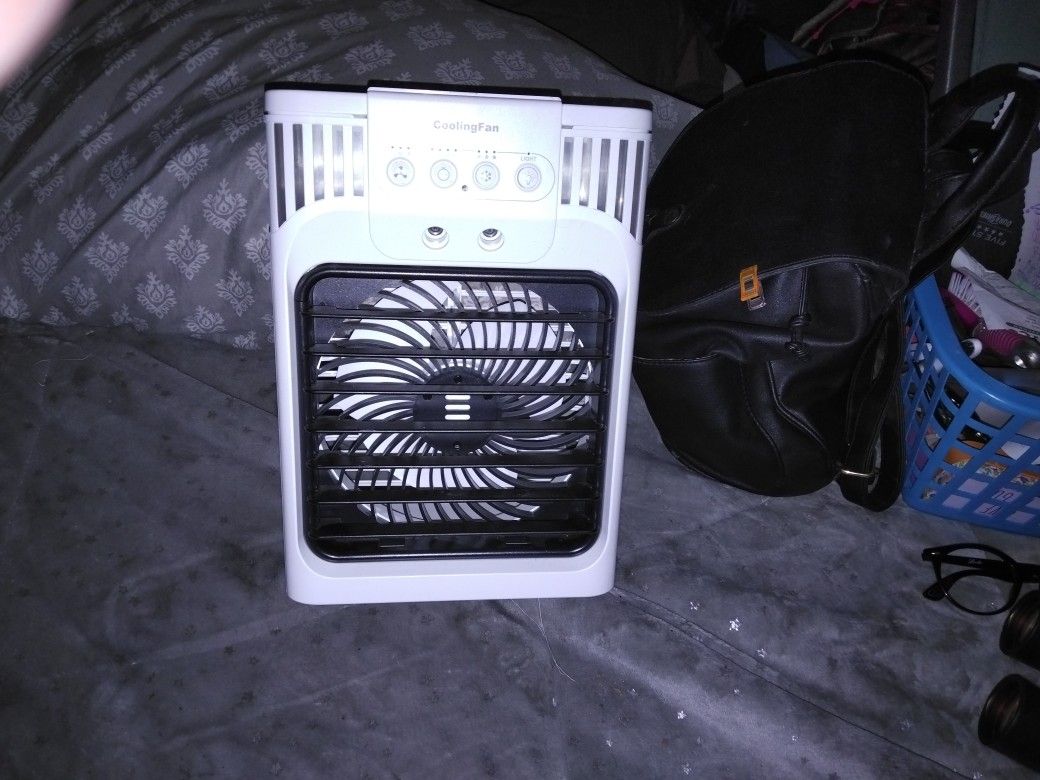 USB PORTABLE FAN PERFECT GARAGE/BEDROOM