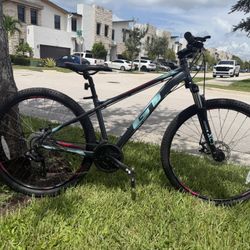 Bicycle  GT LAGUNA PRO