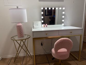 White/gold vanity set