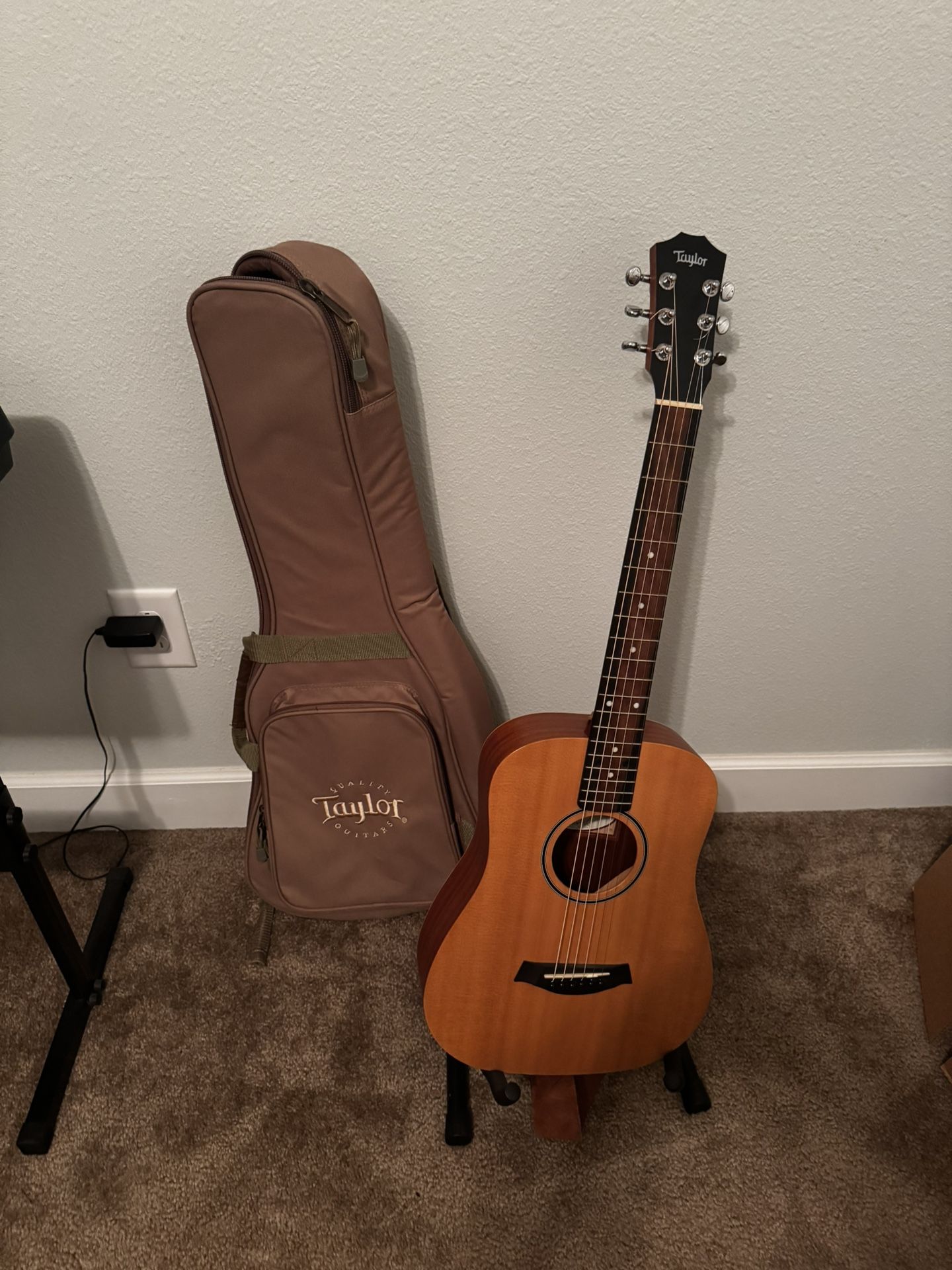 Taylor BT2-L Baby Taylor Acoustic Guitar, stand & caring case.