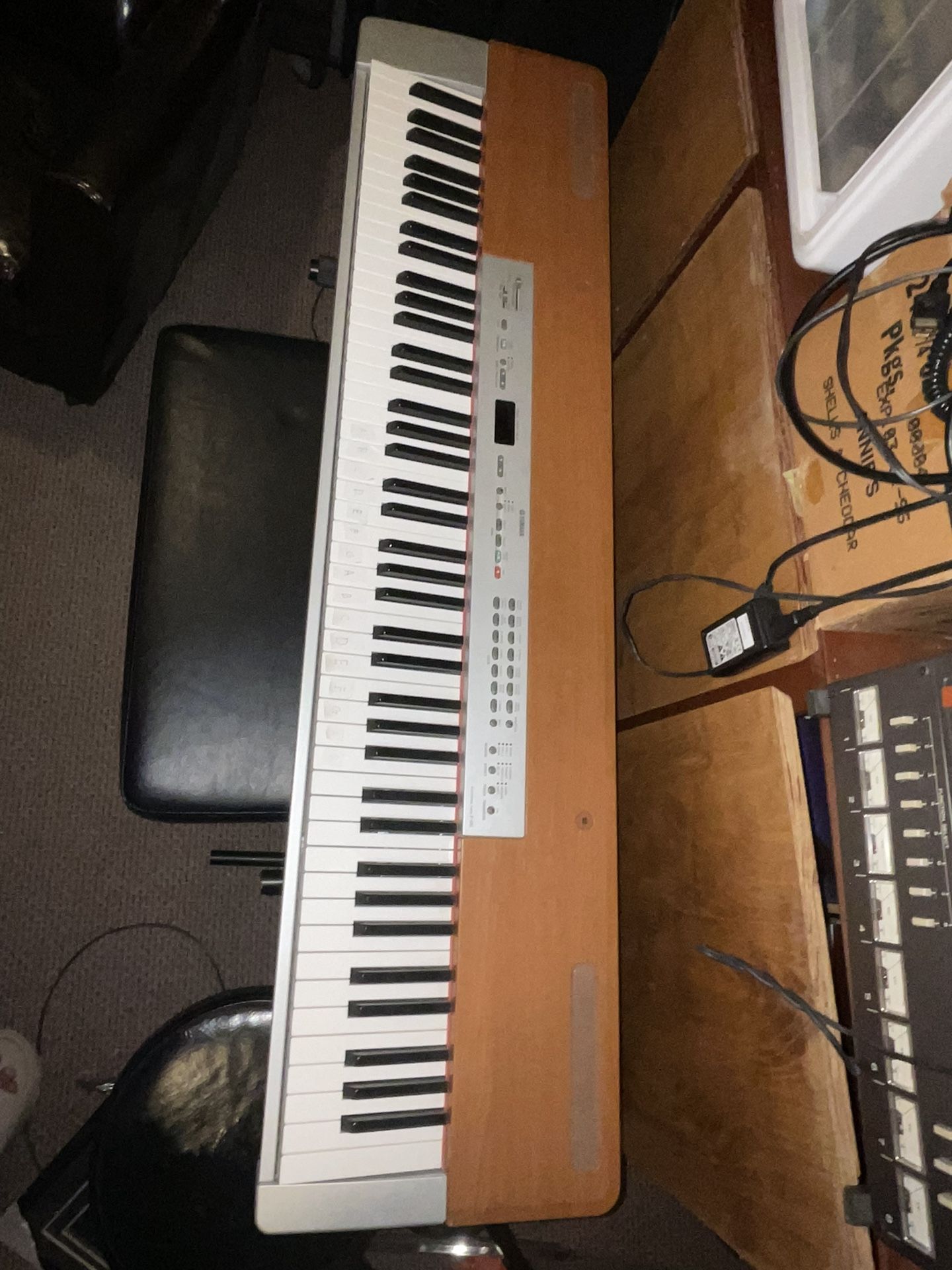 Yamaha P120 88 Key Stage Piano with Speakers Cherry Silver w/ pedal &stand
