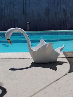 Swan flower pot 20" high