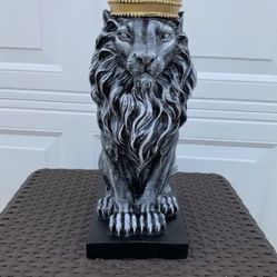 King Leo, The Lion Statue