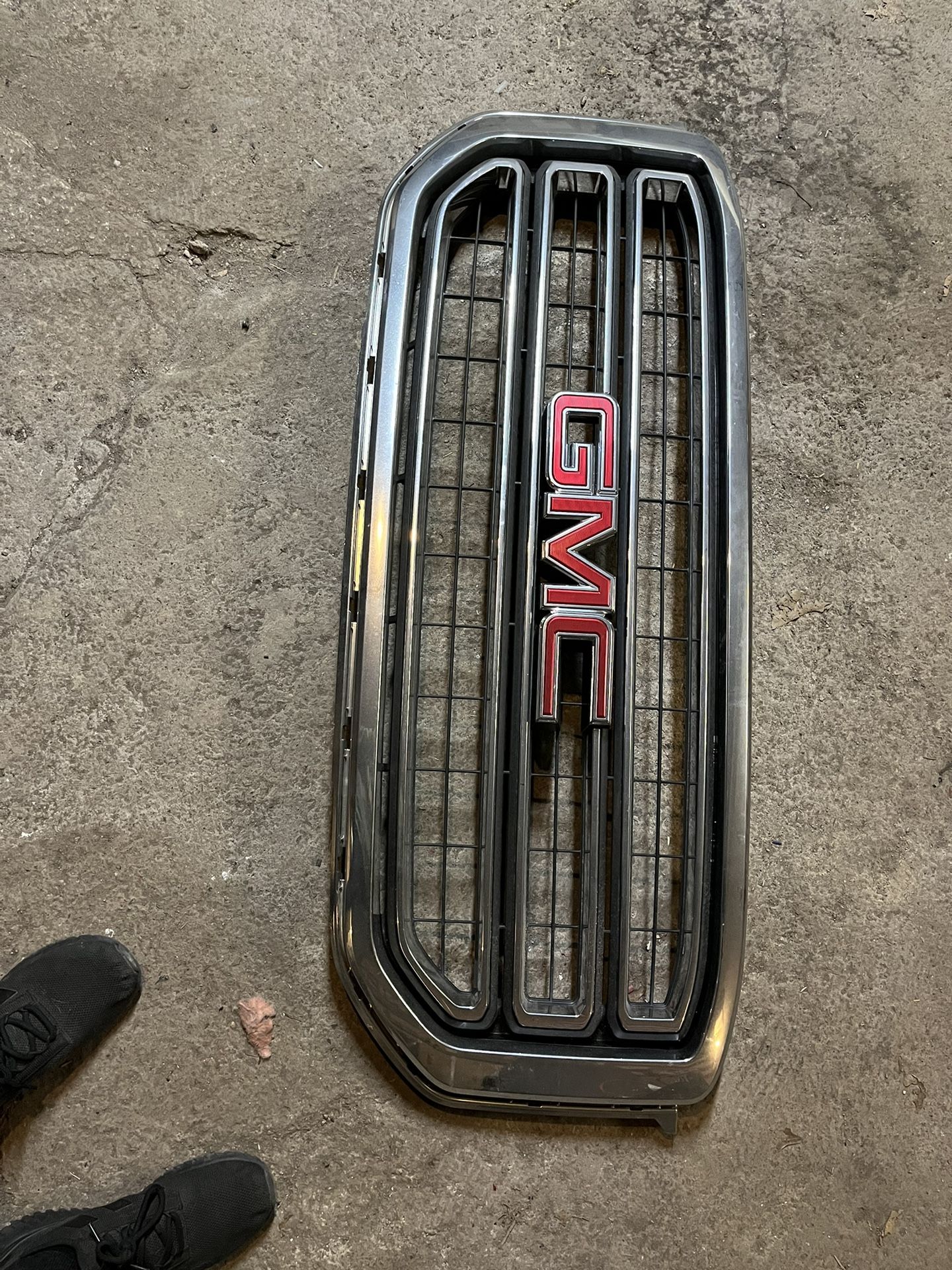 2015-2018 GMC YUKON BASE FRONT UPPER GRILLE CHROME PANEL 22936421 OEM
