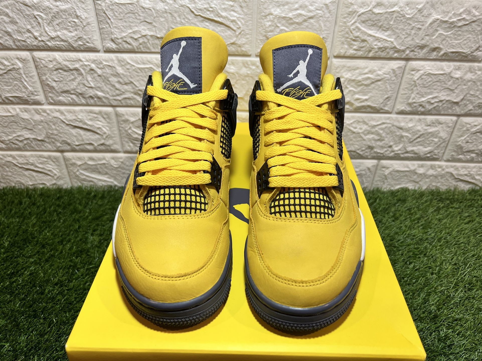 Jordan Retro 4 Lightning Size 8