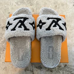 Louis Vuitton fuzzy slides