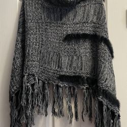 Beautiful Fringe & Fur Detail Turtleneck Cape Size M/L