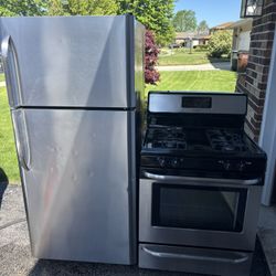 Frigidaire Refrigerator And Gas Stove Set