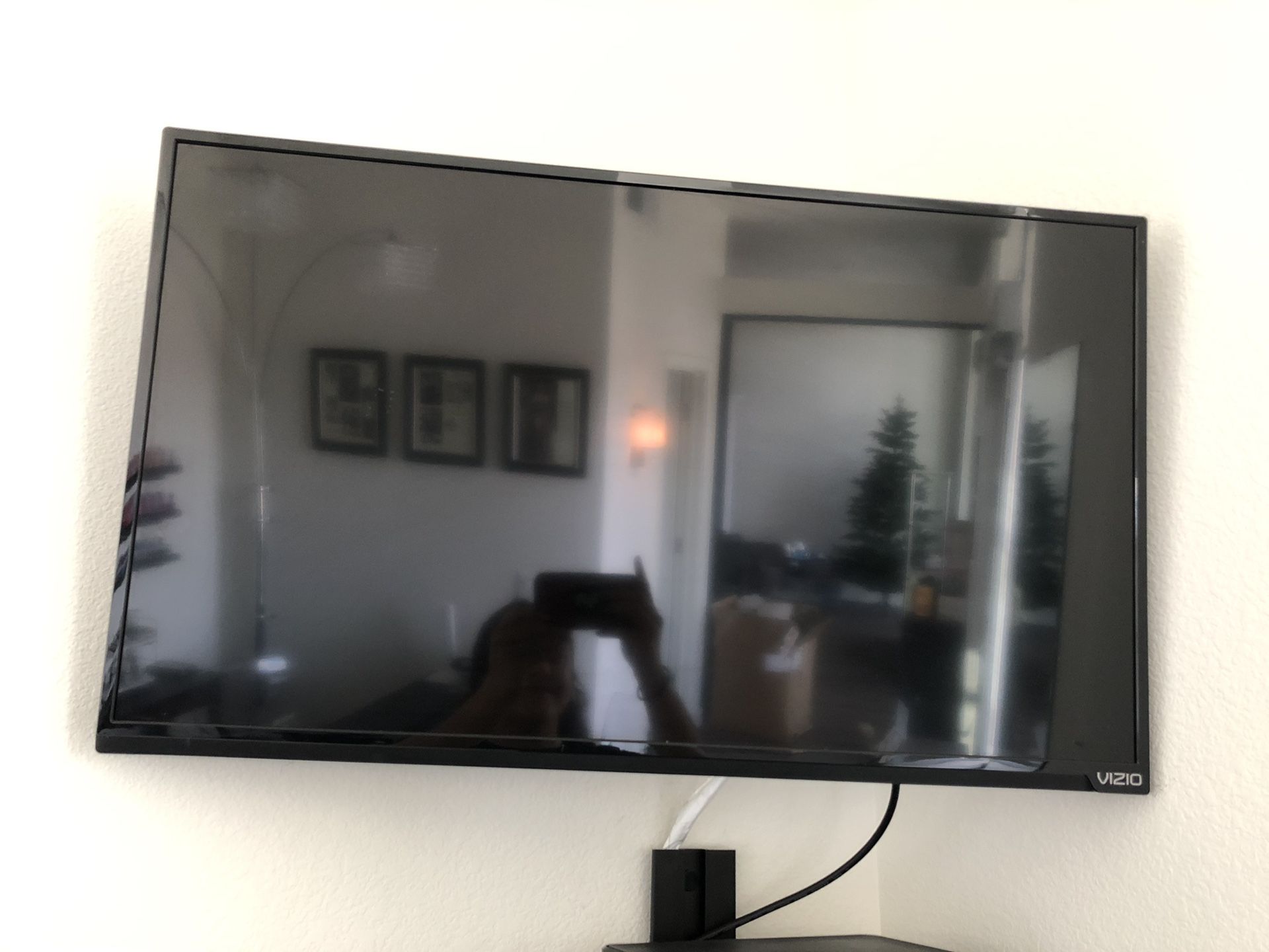 32 inch Visio tv, mount
