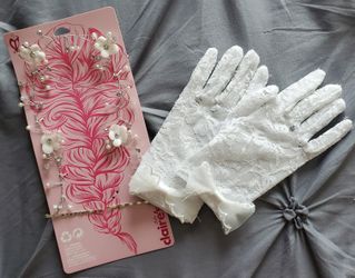 Beautiful flower girl gloves and hair accessories wreath on clips for your wedding