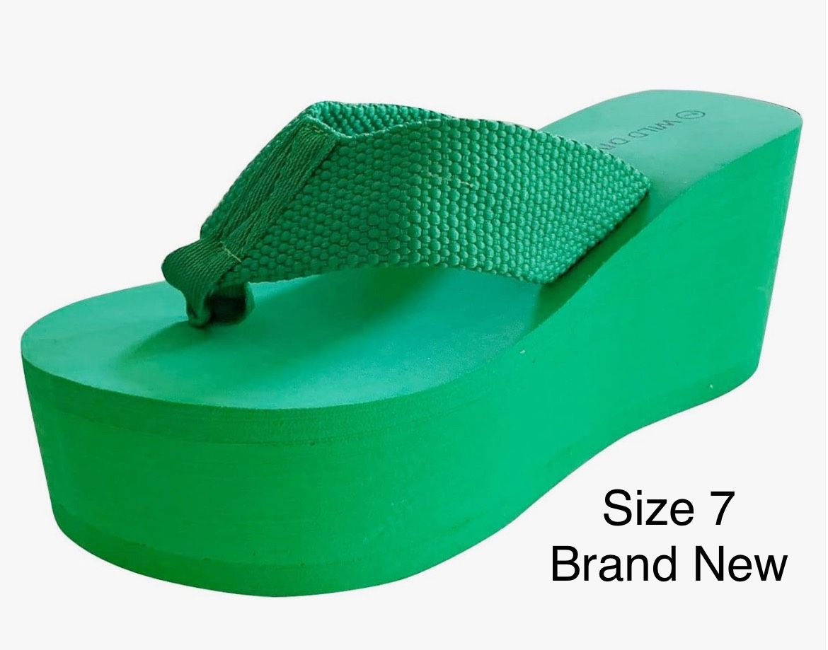 WILD DIVA Platform Sandals - Size 7 - Brand New