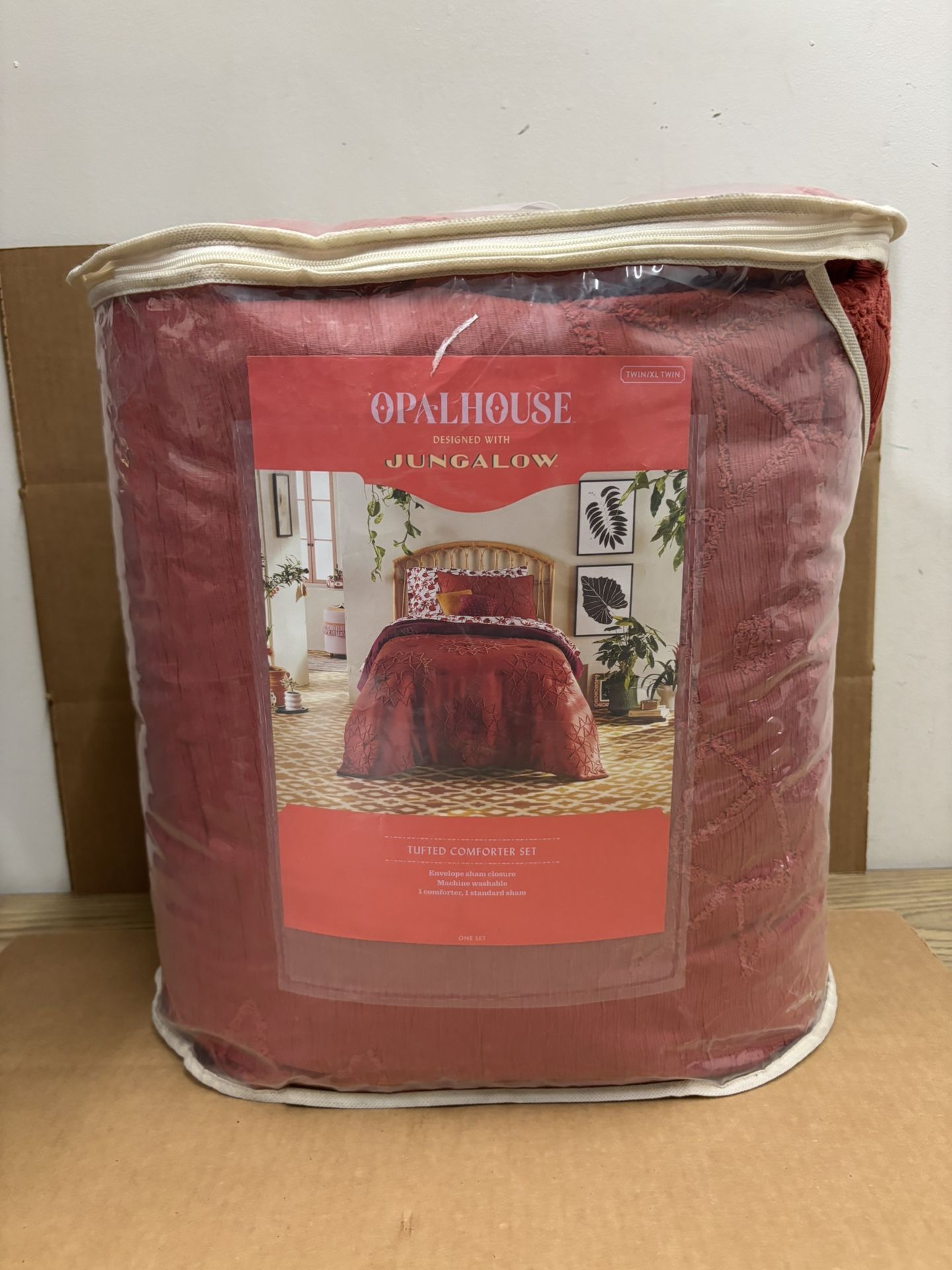 New Twin/Twin XL Tufted Comforter Set Red