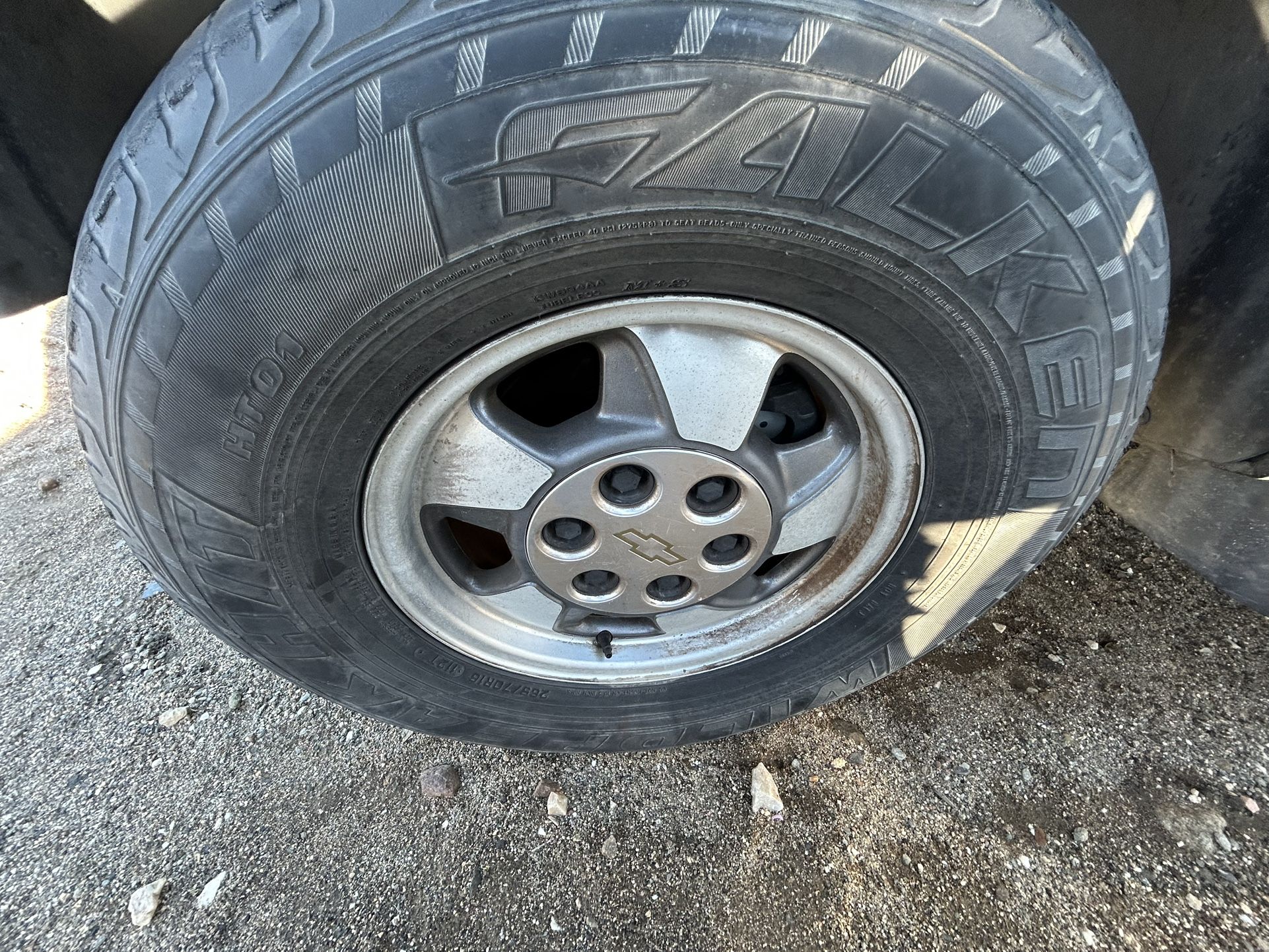 03 Chevrolet Tahoe Stock Tires/rims