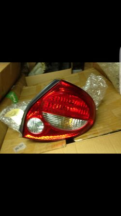 Nissan Maxima 00 01 right rear taillight