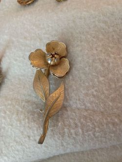 Vintage Gold-Tone Flower Brooch Pin