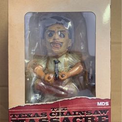 Leather face the Texas chainsaw massacre Mezco toys MDS