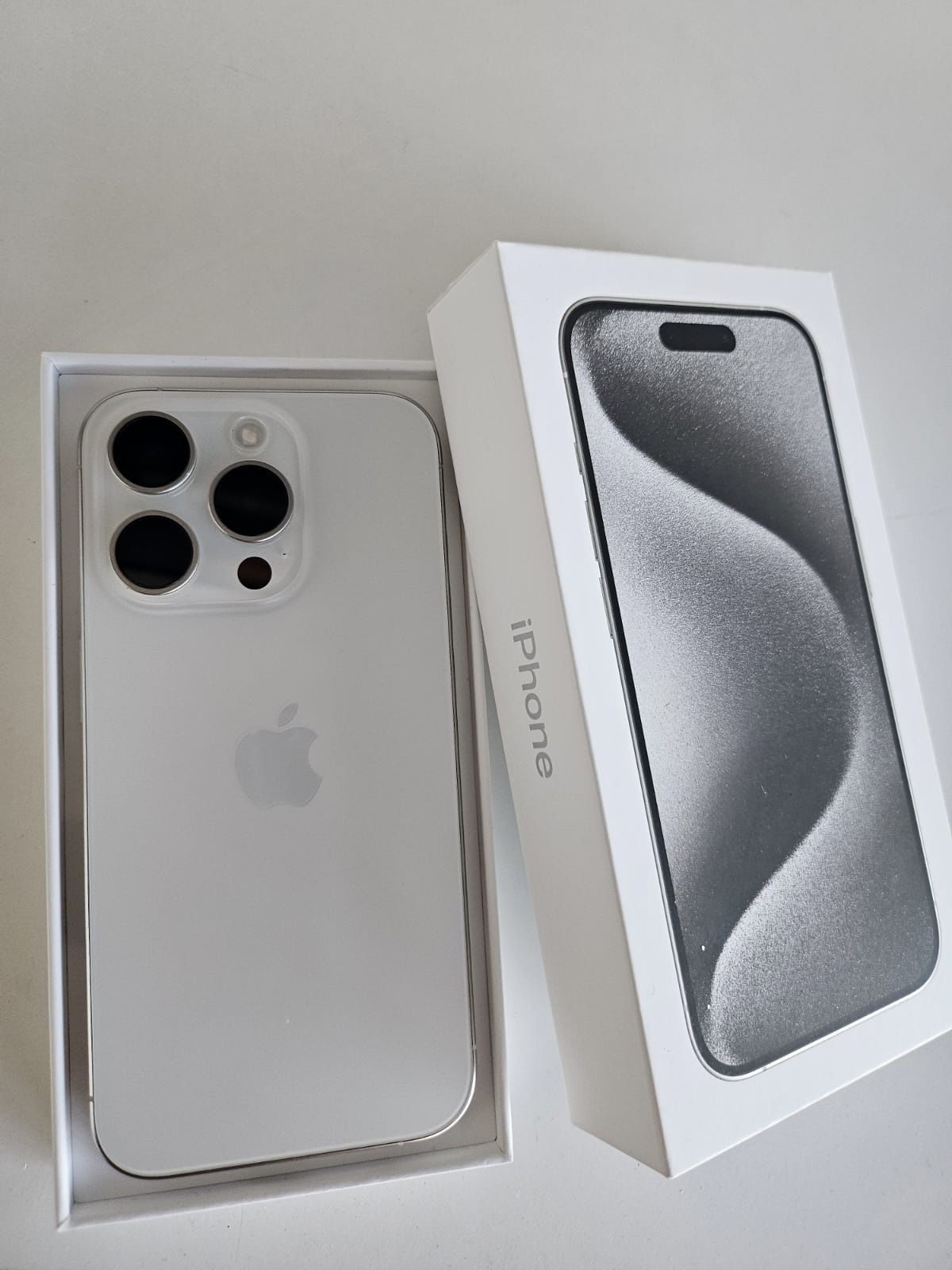 iPhone 15 pro (Unlocked) 512GB