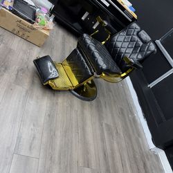 Artist hand barber chair