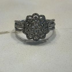 Women white gold diamond ring 
