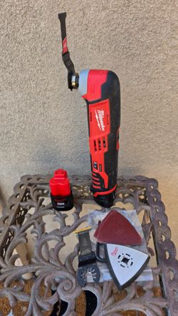 Milwaukee M12 12V  Oscillating Multi-Tool