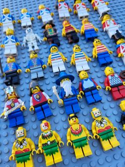 Lot of 31 Classic vintage lego pirates Castle islanders