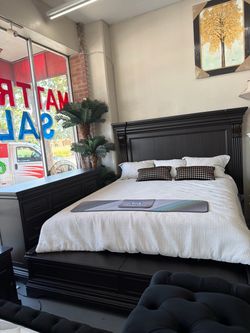 Nice bedroom Set in stock // Camas Disponibles