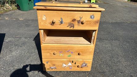 FREE dresser front of one drawer broken