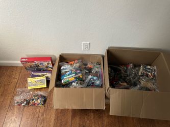 Selling a massive collection of vintage building toys, model kits, and bulk brick parts. Perfect lot for collectors, resellers, or kids who love to bu