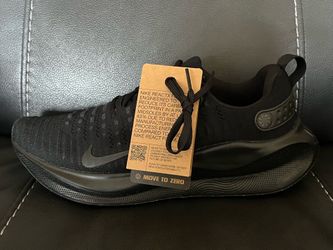 NEW!!!!!! NIKE SIZE 10