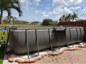 Above the ground pool 18ftx9ftx52 in
