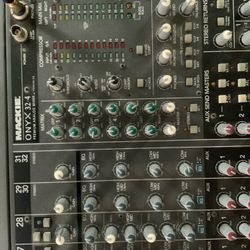 MACKIE Onyx 32.4 Console 