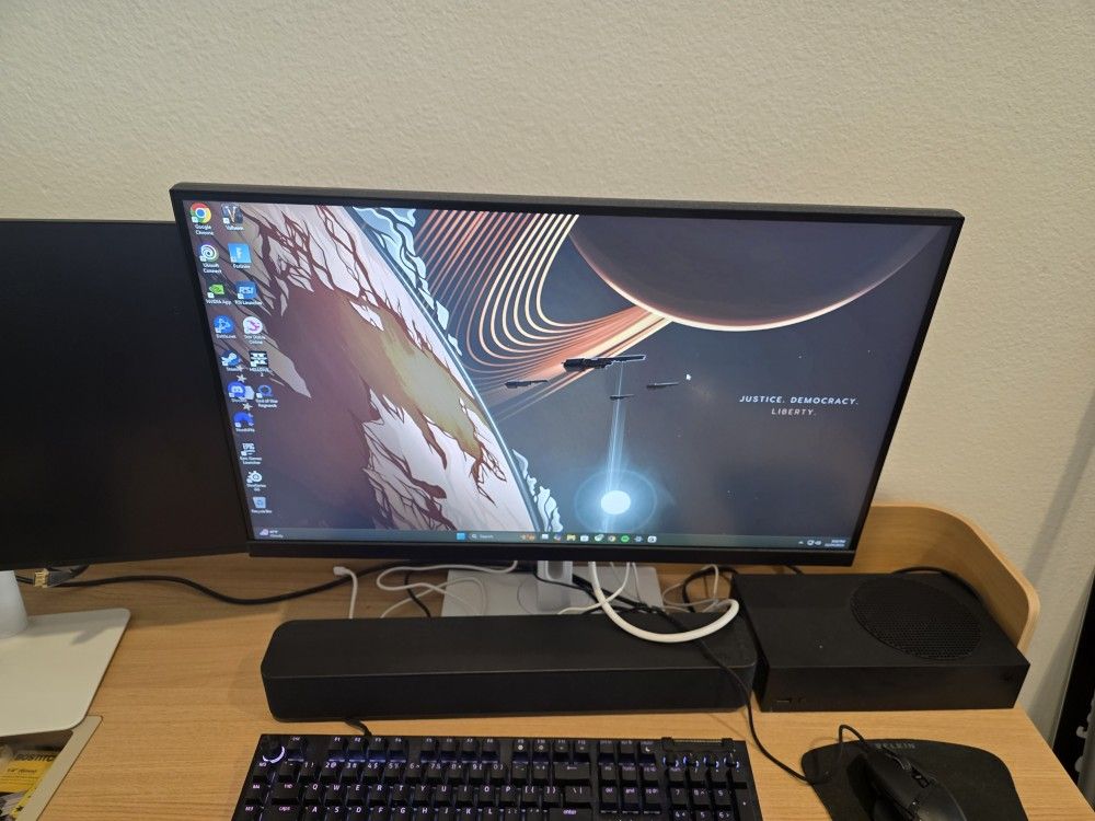 NZXT Canvas 27F 240hz