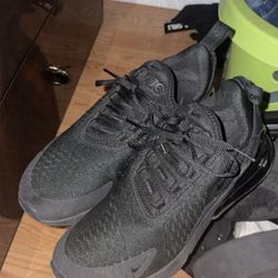 Women’s 7.5 Men’s 5.5 Nike Air Max 270