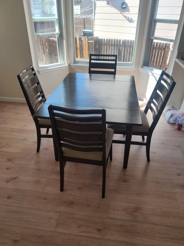 4 Seat Dining Table 