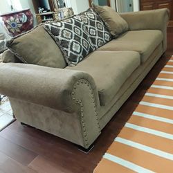 Beautiful Like New Sofa N Loveseat In Weeki Wachee