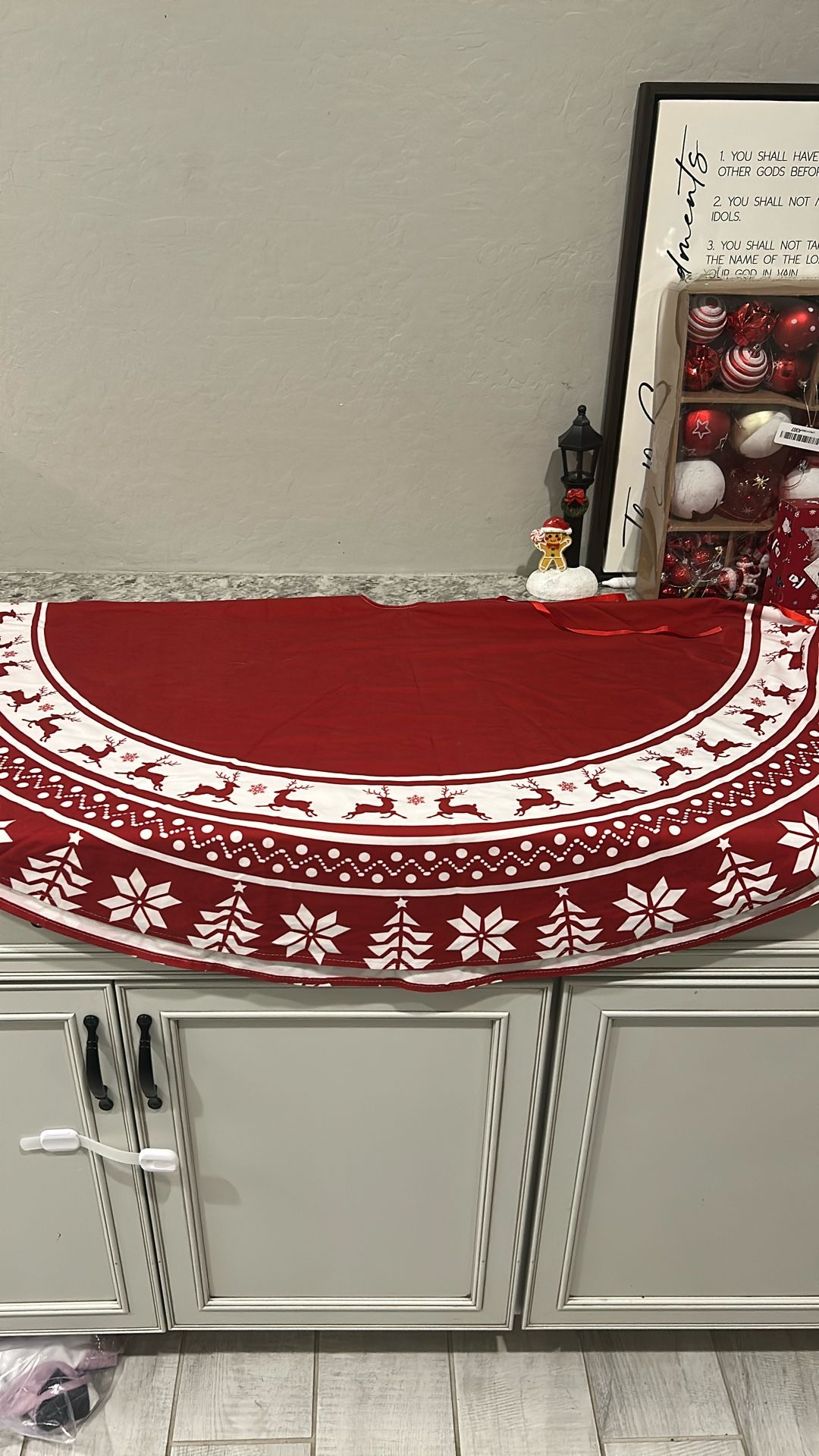Large, Beautiful Tree Skirt
