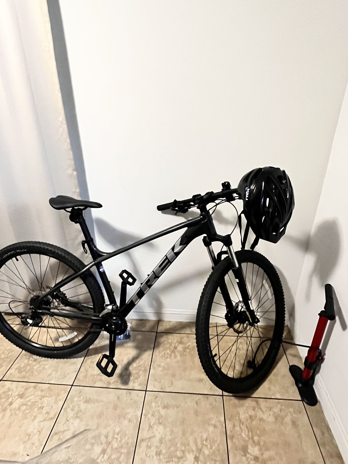 Trek Marlin 5 Mountain Bike