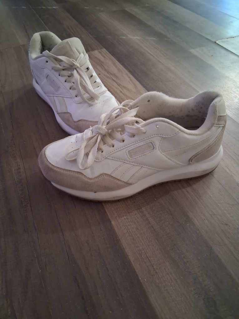 $15 Reebok Shoes W/ Gum Bottoms