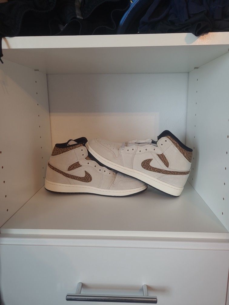 Nike Air Jordan 1 Mid SE 'Brown Elephant' Sneakers