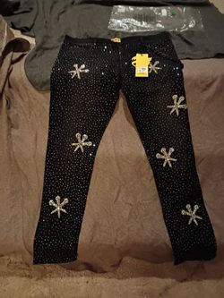 GFTD LA- Rhine stone black denim  jeans size 40 100% Authentic Guaranteed New*It runs well for a size 38.