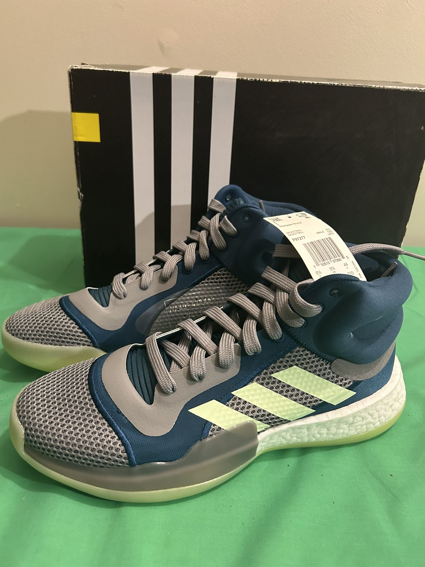 NEW ADIDAS MARQUEE BOOST SIZE~10 MENS 