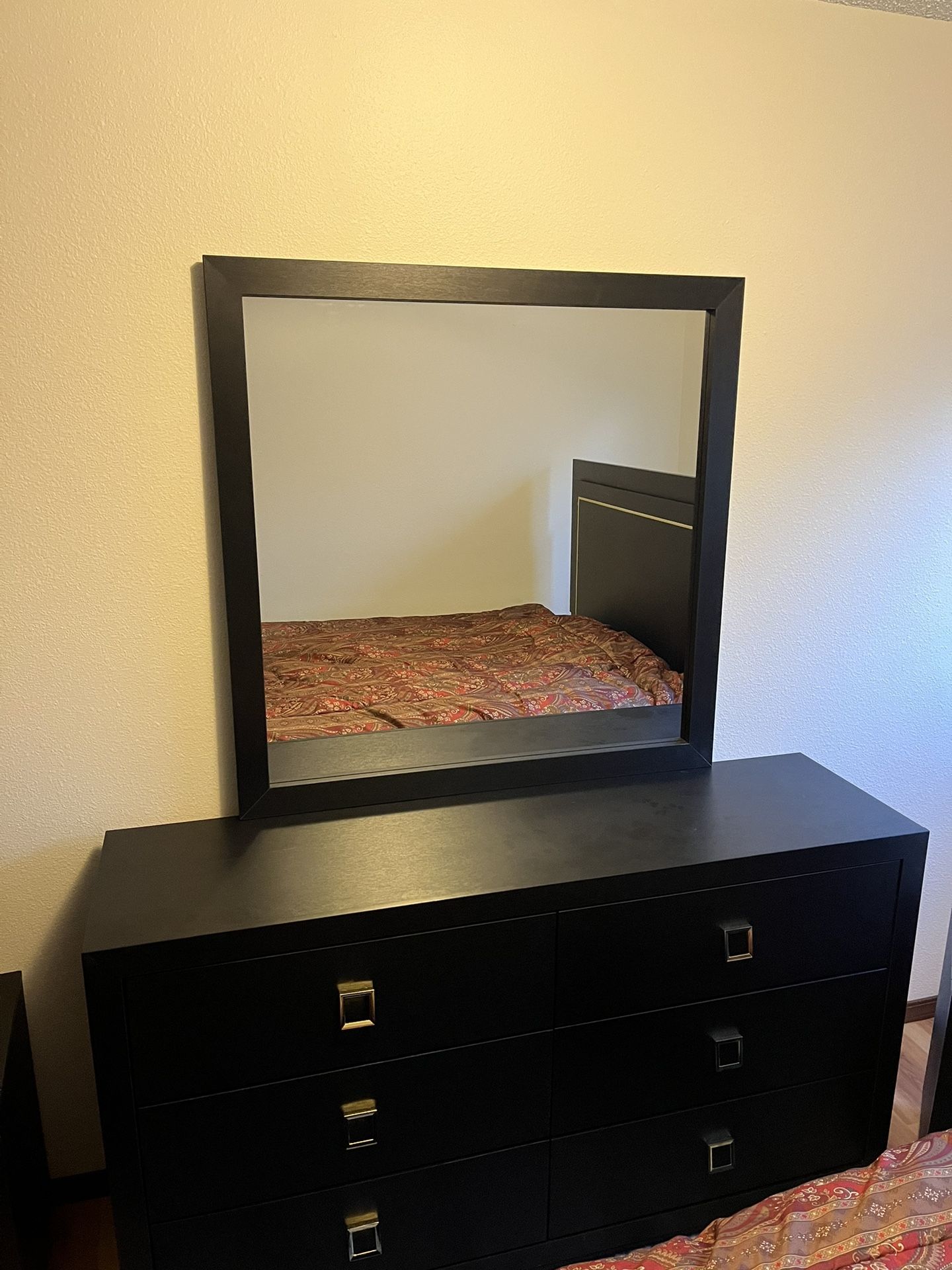 Dresser With Mirror & Matching Nightstands