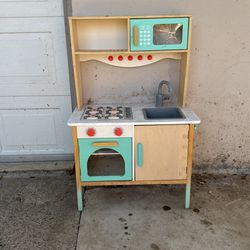 Girls Play Kitchen