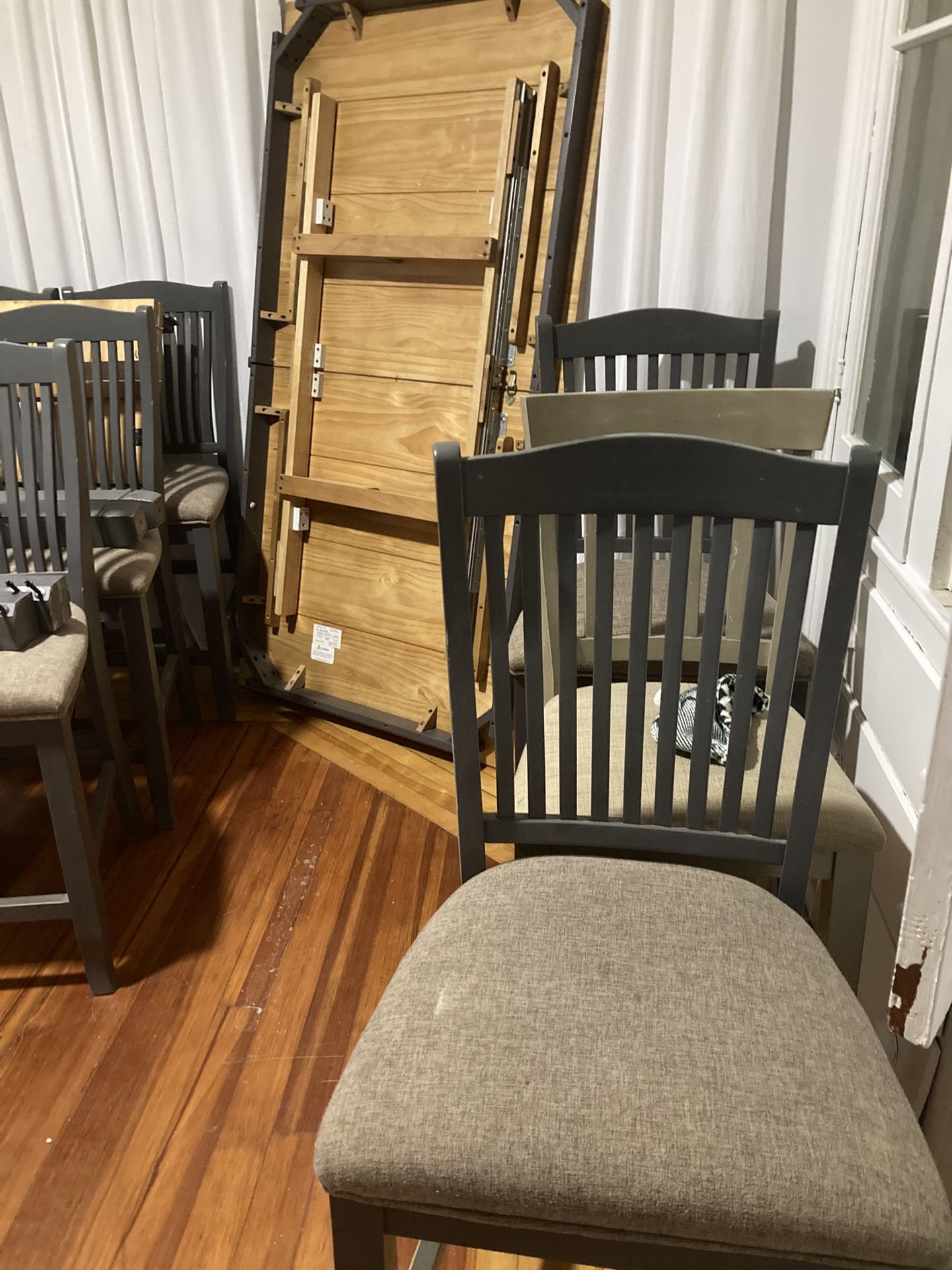 Dinning Table 8 Seats But Can Also Be 6 Seats