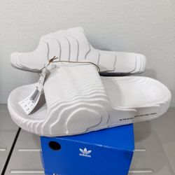 BRAND NEW ADIDAS ORIGINALS ADILETTE 22 SLIDES WHITE