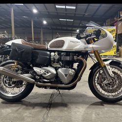 2018 Triumph Thruxton R…..5k Miles…..mint